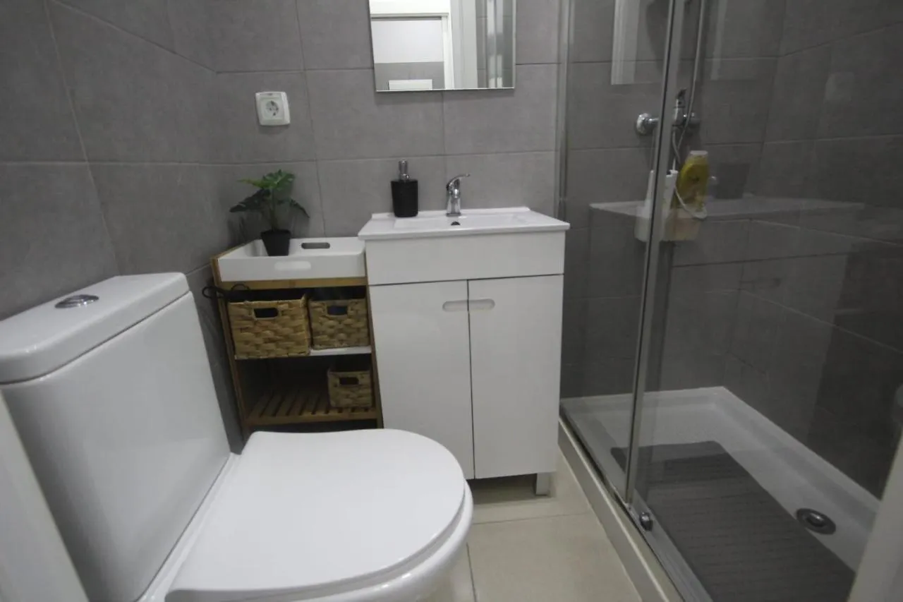 게스트하우스 Nautic M1 R2 - Classy & Cozy Double Room With Shared Bathroom In Marques Pombal 리스본 포르투갈